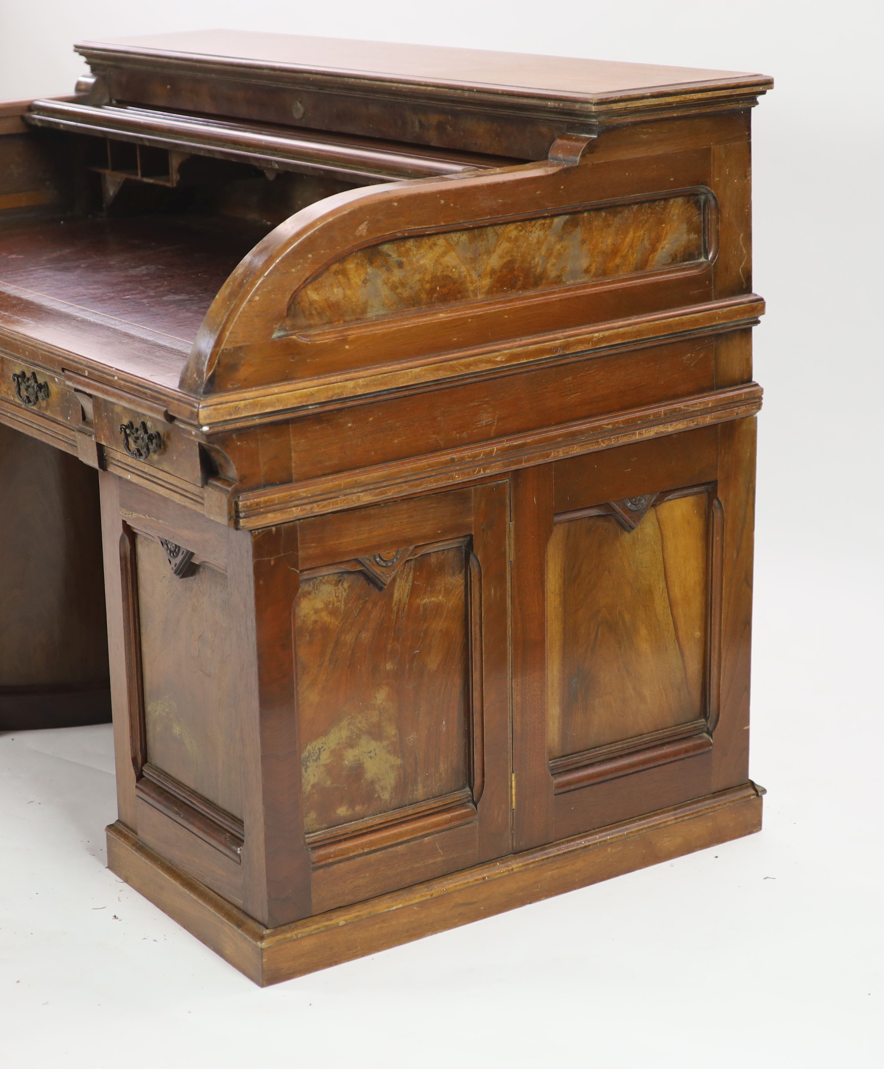 A late 19th century American walnut and mahogany 'Wootton' desk, W 150cm D 88cm H 109cm